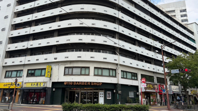 港ビル外観